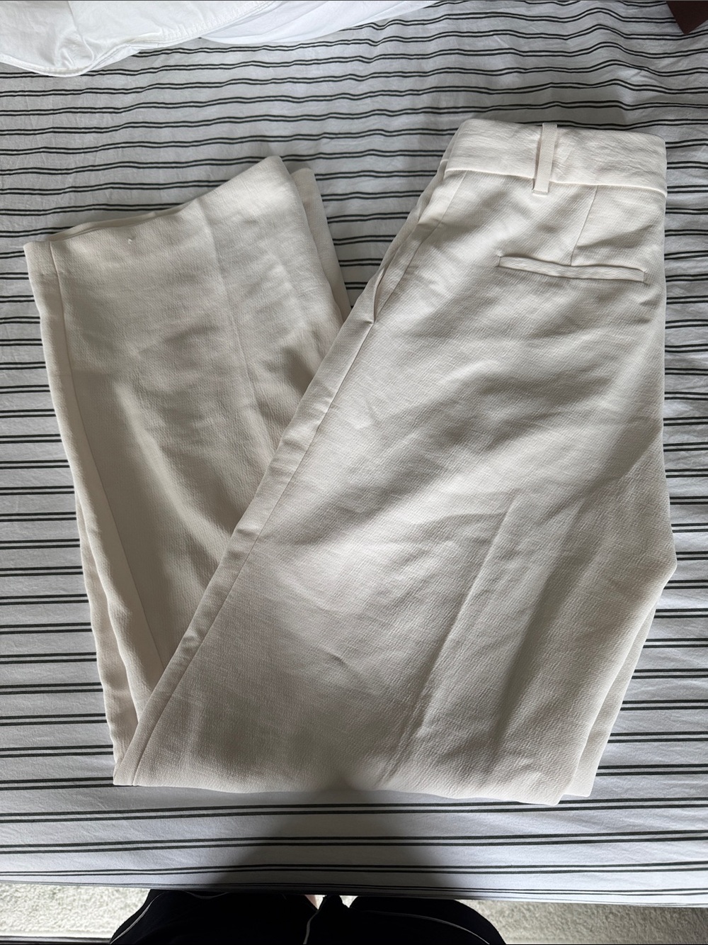 Aritzia Light Birch Effortless Pant